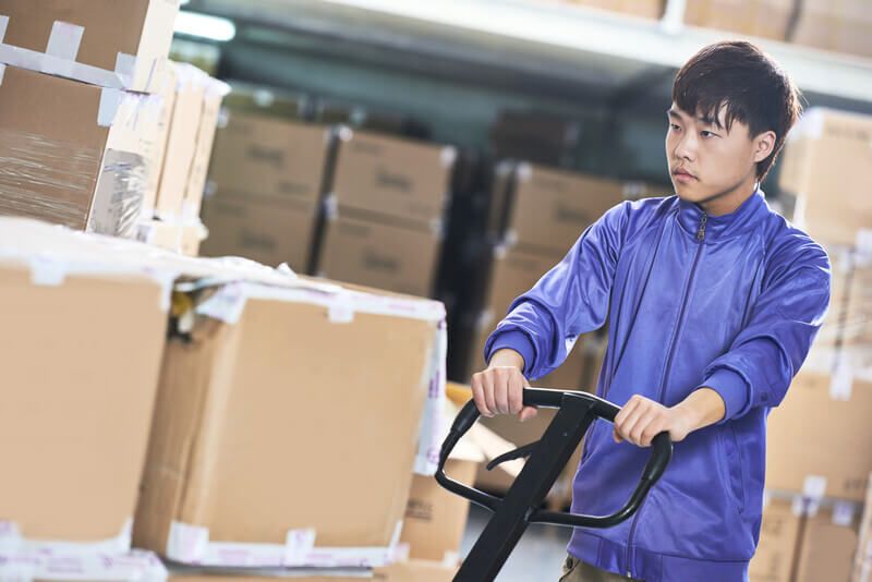 Moving Labor Vs. Traditional Movers - iMoving Moving Labor Vs. Traditional Movers